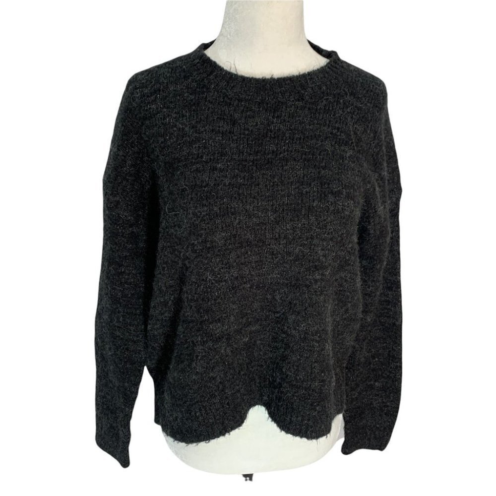 𝅺Brandy Melville Black w/Grey Flecks Long Sleeve Sweater Crew Neck Size M